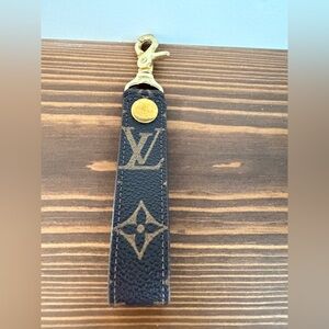 Reclaimed Canvas Louis Vuitton Monogram Black and Gold Key Holder
